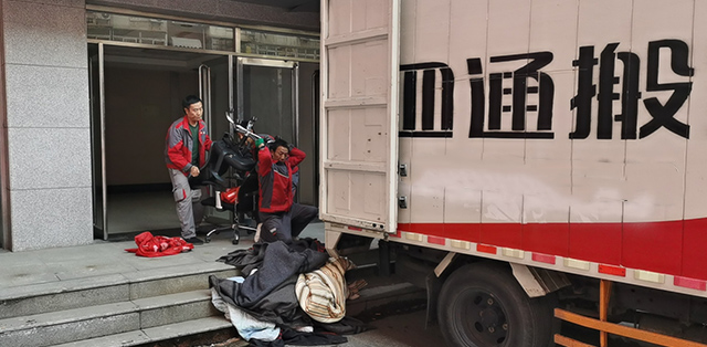 魚(yú)缸正確搬運(yùn)方法